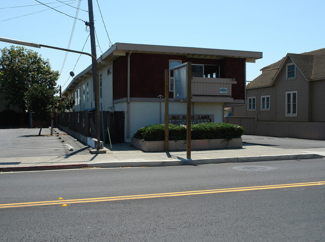 Watsonville Royal Apartments in Watsonville, CA - Foto de edificio - Building Photo