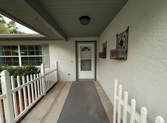 39059 9th Ave in Zephyrhills, FL - Building Photo - Building Photo