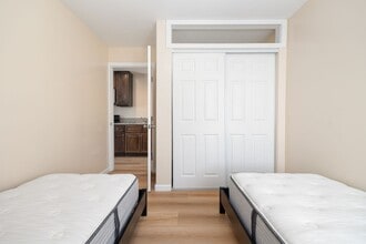 554 Los Angeles Pl in San Diego, CA - Building Photo - Building Photo