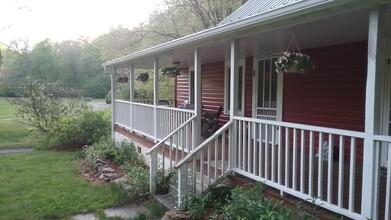 460 Rabbit Hop Rd, Unit Wild Rose Suite in Spruce Pine, NC - Building Photo - Building Photo