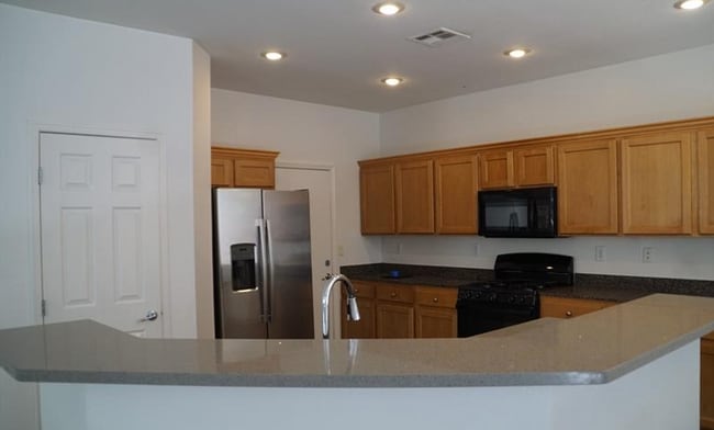 494 Newberry Springs Dr in Las Vegas, NV - Building Photo - Building Photo