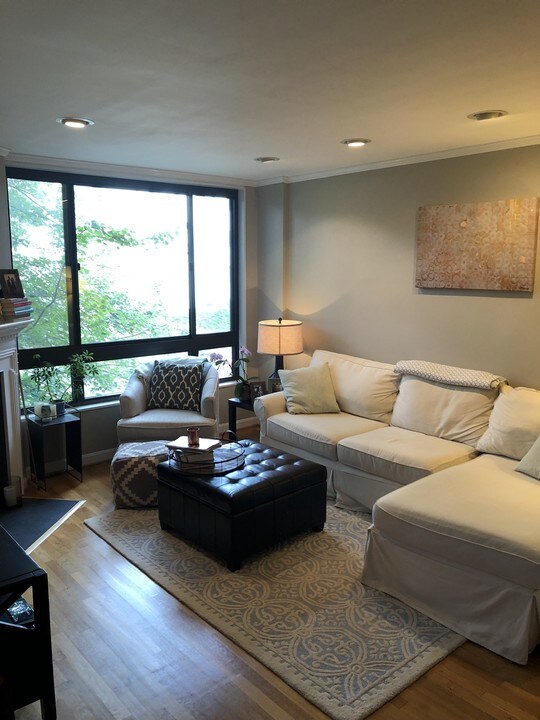 3825 Davis Pl NW, Unit 202 in Washington, DC - Building Photo