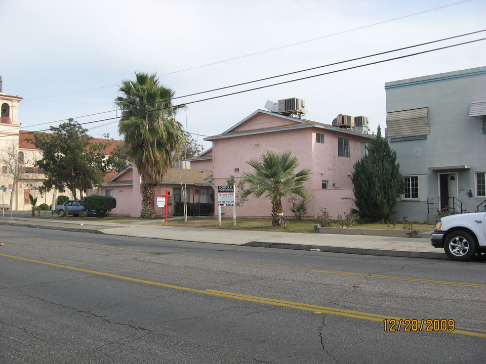 Baker Street Apartments in Bakersfield, CA - Building Photo