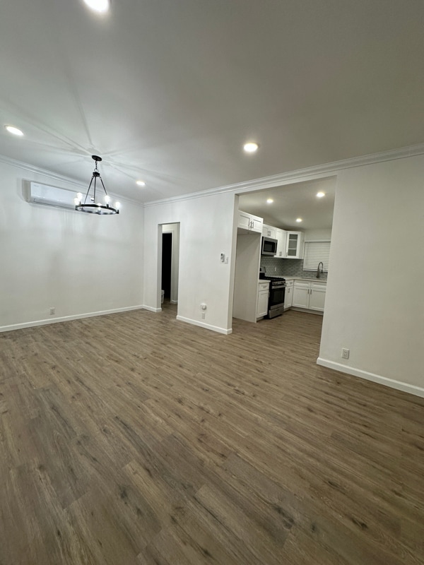 6830 Morella Ave in Los Angeles, CA - Building Photo - Building Photo