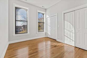 350 W Dickens Ave, Unit 2105-03 in Chicago, IL - Foto de edificio - Building Photo