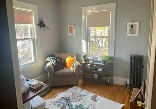 996 Pleasant St in Worcester, MA - Building Photo - Building Photo