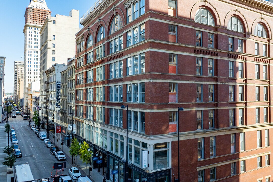 151 W 4th St in Cincinnati, OH - Building Photo