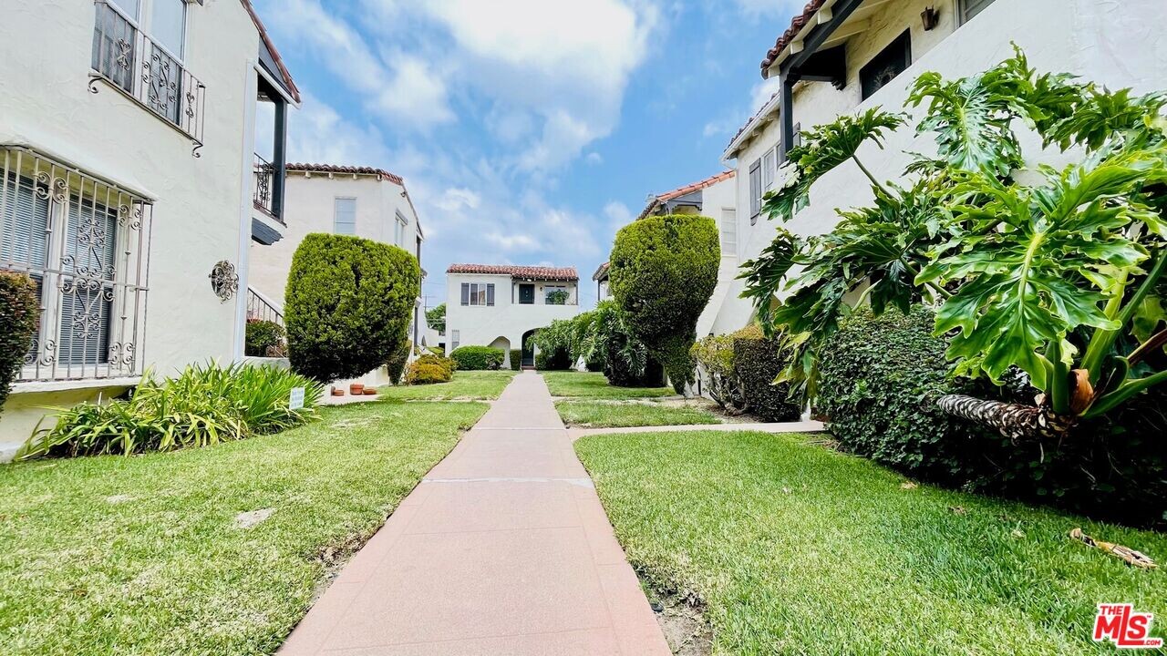 1511 12th Ave in Los Angeles, CA - Building Photo
