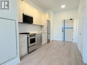 3250 Carding Mill Trail in Oakville, ON - Building Photo - Building Photo