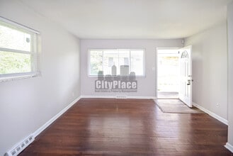 2404 N Lesley Ave in Indianapolis, IN - Building Photo - Building Photo