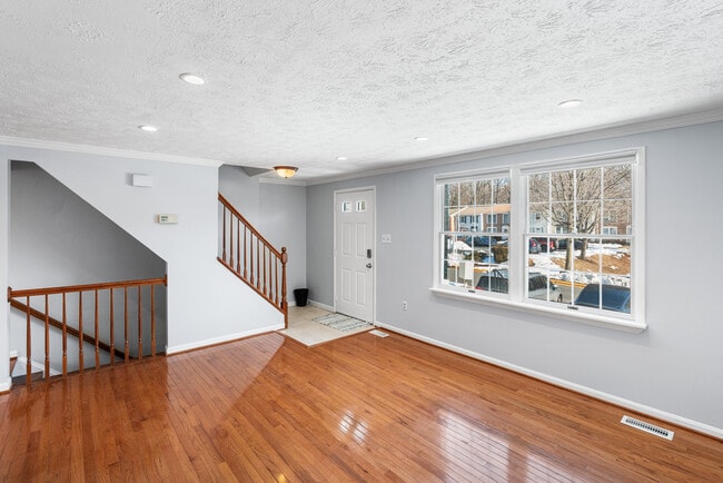 19136 Willow Spring Dr in Germantown, MD - Building Photo - Building Photo