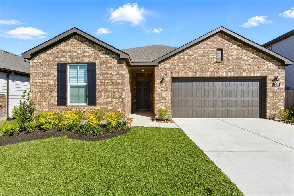 25187 Leather Leaf Ct in Montgomery, TX - Building Photo