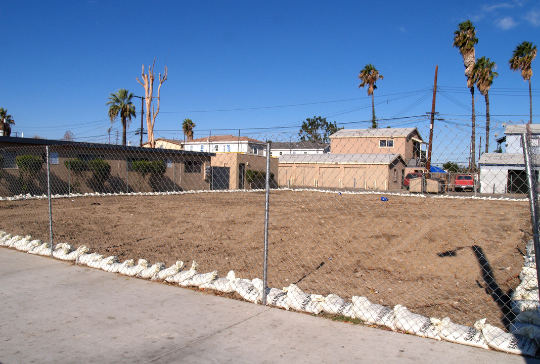 431 W West Ave in Fullerton, CA - Building Photo