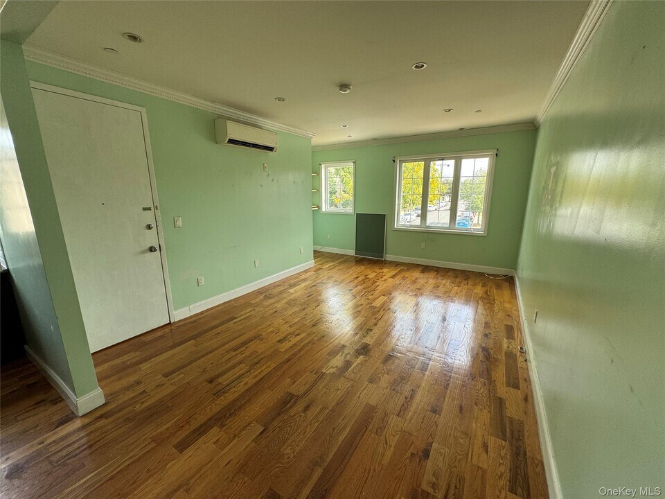 138-14 Brookville Blvd in Queens, NY - Building Photo
