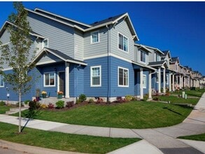 The Landing Apartments and Townhomes in Oregon City, OR - Foto de edificio - Building Photo