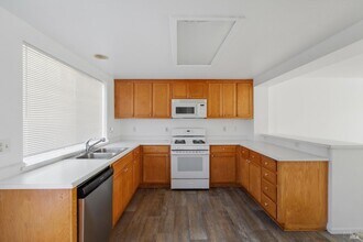 712 Daniels Ave in Vallejo, CA - Building Photo - Building Photo