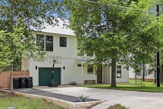 201 Kahana Ln in Bastrop, TX - Foto de edificio - Building Photo