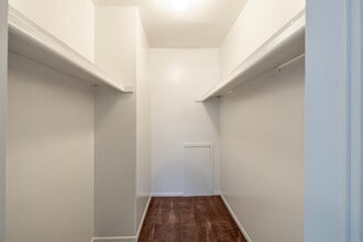 Woodhaven Square Apartments in Woodhaven, MI - Foto de edificio - Interior Photo