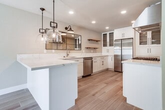 1204 Palomar Pl in Vista, CA - Foto de edificio - Building Photo