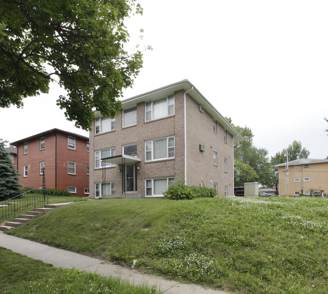 4611 Cooper Ave in Lincoln, NE - Foto de edificio - Building Photo