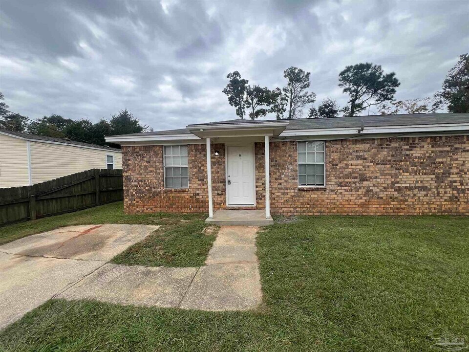 821 Calhoun Ave in Pensacola, FL - Building Photo