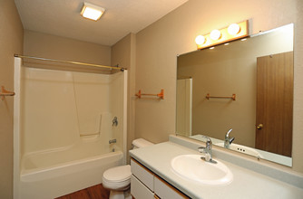 Paradise Apartments in Plover, WI - Building Photo - Interior Photo