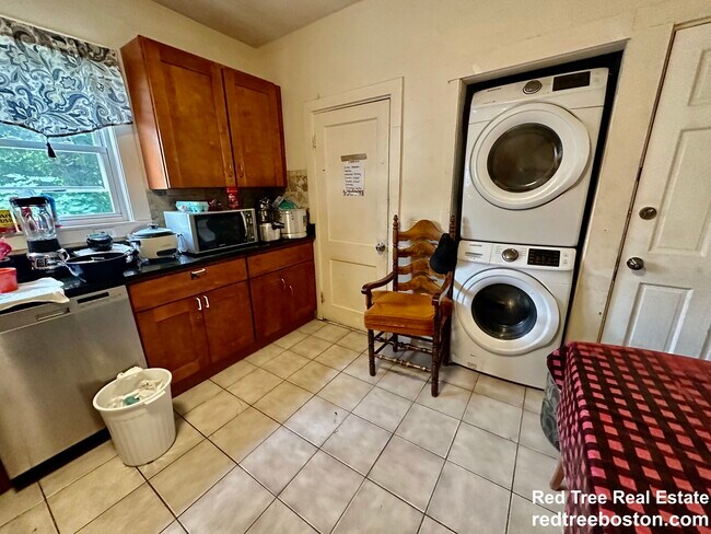 17 Stratton Ter, Unit 5-Bed 1-bathU3n2 Waltham in Waltham, MA - Foto de edificio - Building Photo