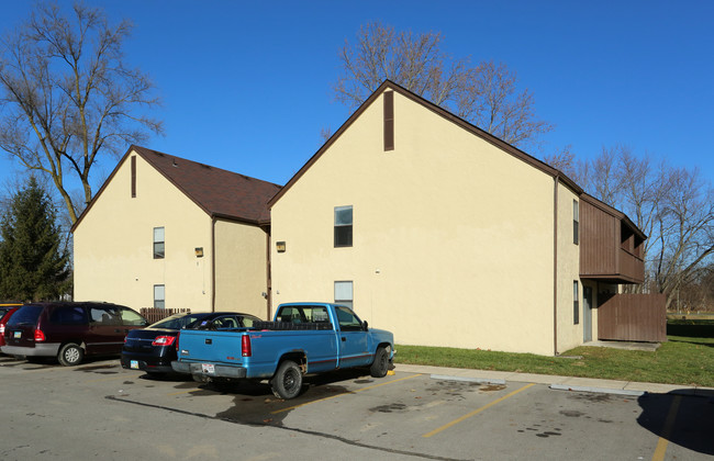 Country Village Apartments in Hebron, OH - Building Photo - Building Photo