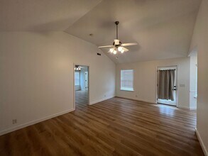 604 Ronnie Erwin Ln in La Vergne, TN - Building Photo - Building Photo