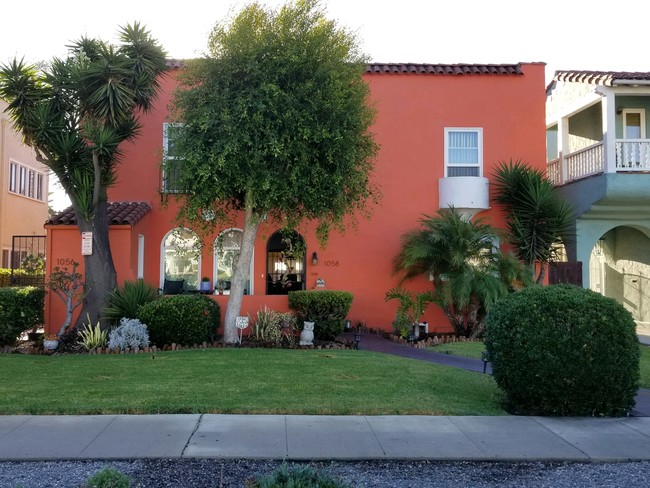 1056 S Redondo Blvd, Unit 1058, Unit 1058