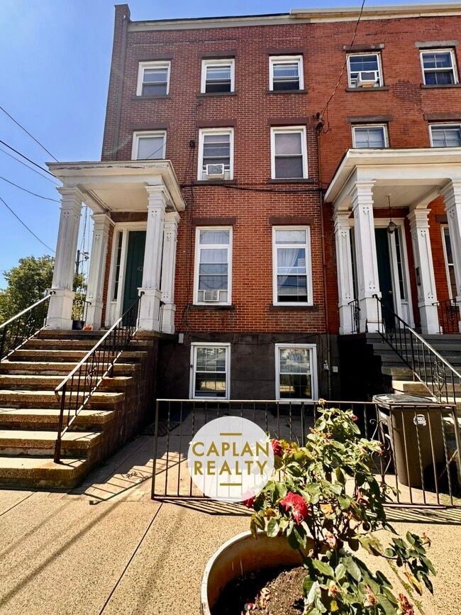 42 Warren St, Unit 4