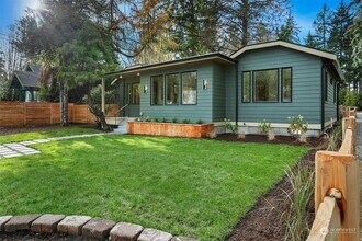 11025 17th Ave NE in Seattle, WA - Building Photo - Building Photo