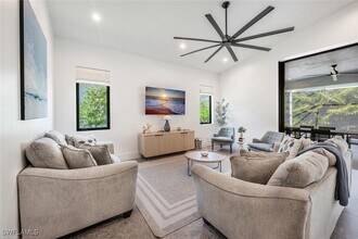 2733 Van Buren Ave in Naples, FL - Building Photo - Building Photo
