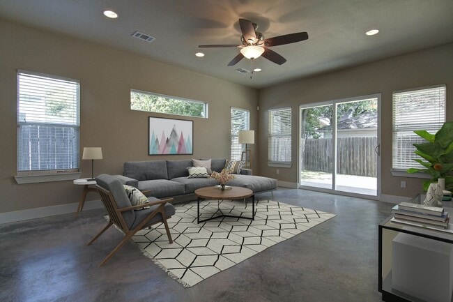 property at 912 E 38th St