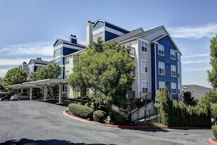 The Highlands at Wynhaven in Issaquah, WA - Building Photo