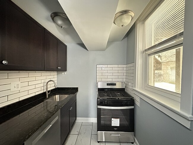 5664 N Ridge Ave in Chicago, IL - Building Photo - Building Photo