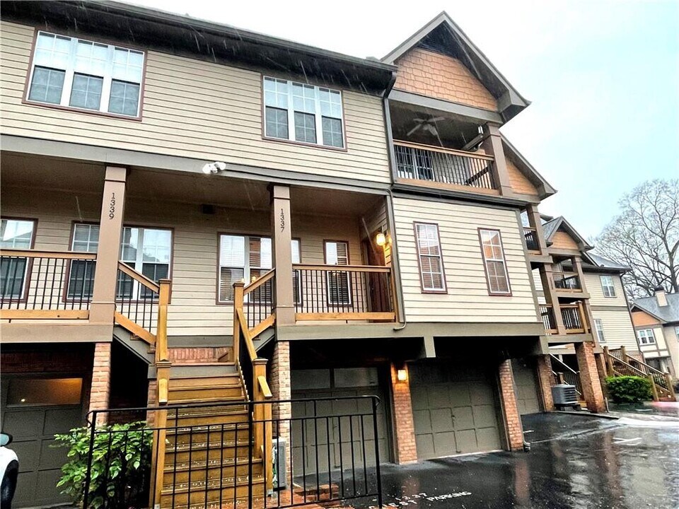 1337 Stillwood Chase in Atlanta, GA - Building Photo