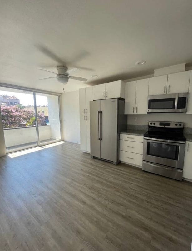 222 5th St in Huntington Beach, CA - Foto de edificio - Building Photo