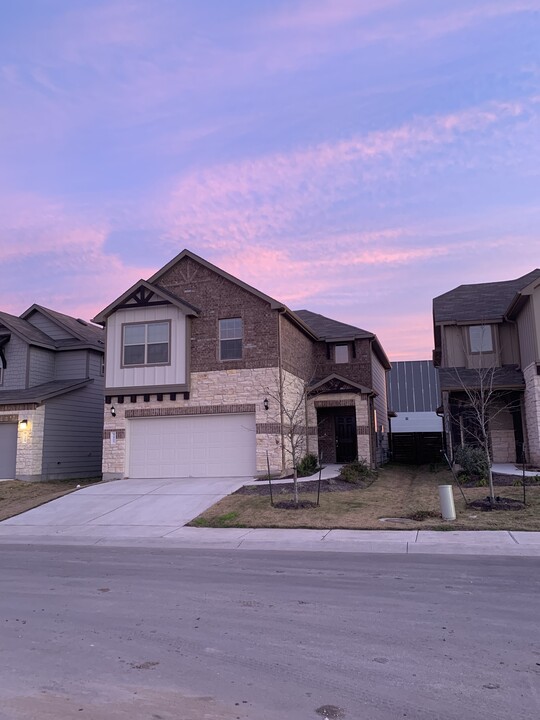 9411 Gynerium Dr in Austin, TX - Building Photo