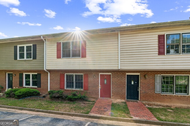 property at 2140 Kings Gate Cir SW