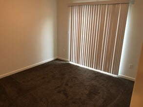 3077 Bright St in Tulare, CA - Building Photo - Building Photo