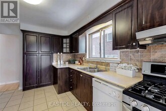 131 Roywood Dr in Toronto, ON - Building Photo - Building Photo