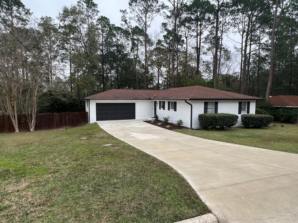 2506 Fritz Ln, Unit 2 private Bathroom in Tallahassee, FL - Building Photo