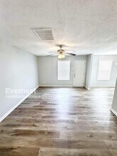 8573 Thomas Rd in Jonesboro, GA - Foto de edificio - Building Photo
