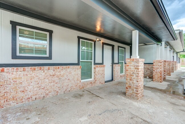 2127 Maximilian St