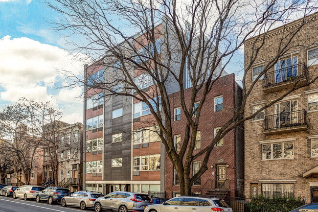 174 Clermont Ave in Brooklyn, NY - Foto de edificio - Building Photo