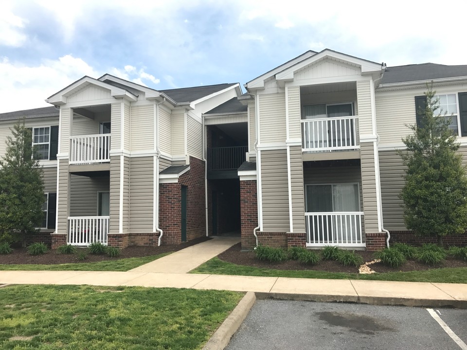 Crystal Chase Apartments in Strasburg, VA - Building Photo