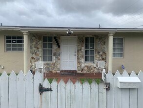 17100 NE 3rd Ct in North Miami Beach, FL - Building Photo - Building Photo