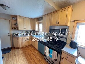 1260 W Minnehaha Ave in St. Paul, MN - Foto de edificio - Building Photo