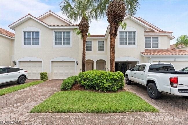 property at 941 Hampton Cir